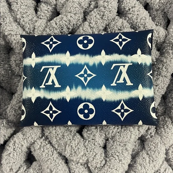 Louis Vuitton Blue LV Escale Medium Kirigam - Picture 2 of 3